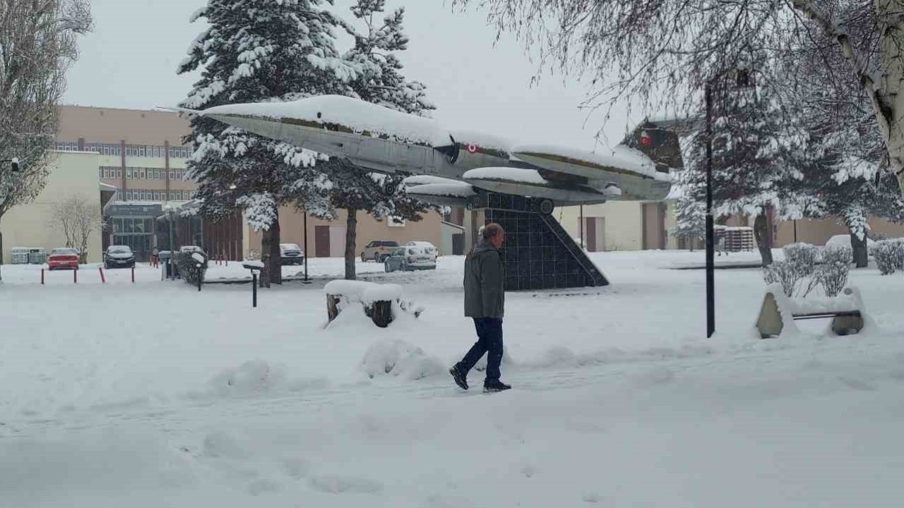 Kar Erzurum’u adeta esir aldı