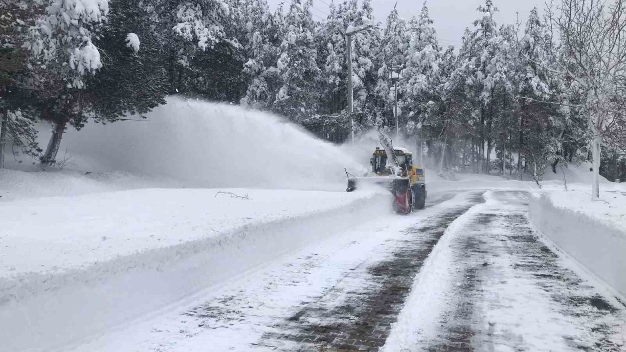 Bolu’da tüm köy yolları ulaşıma açıldı