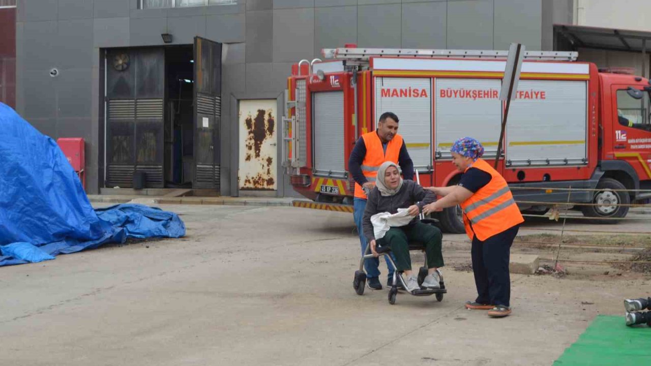 Hastanede yapılan yangın tatbikatı gerçeğini aratmadı