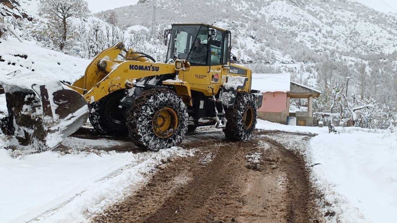 Şırnak’ta kar nedeniyle kapanan yolların bir kısmı ulaşıma açıldı