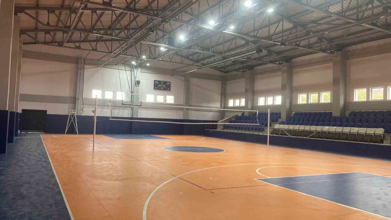 250 kişilik kapasiteye sahip olan spor salonu hizmete açıldı