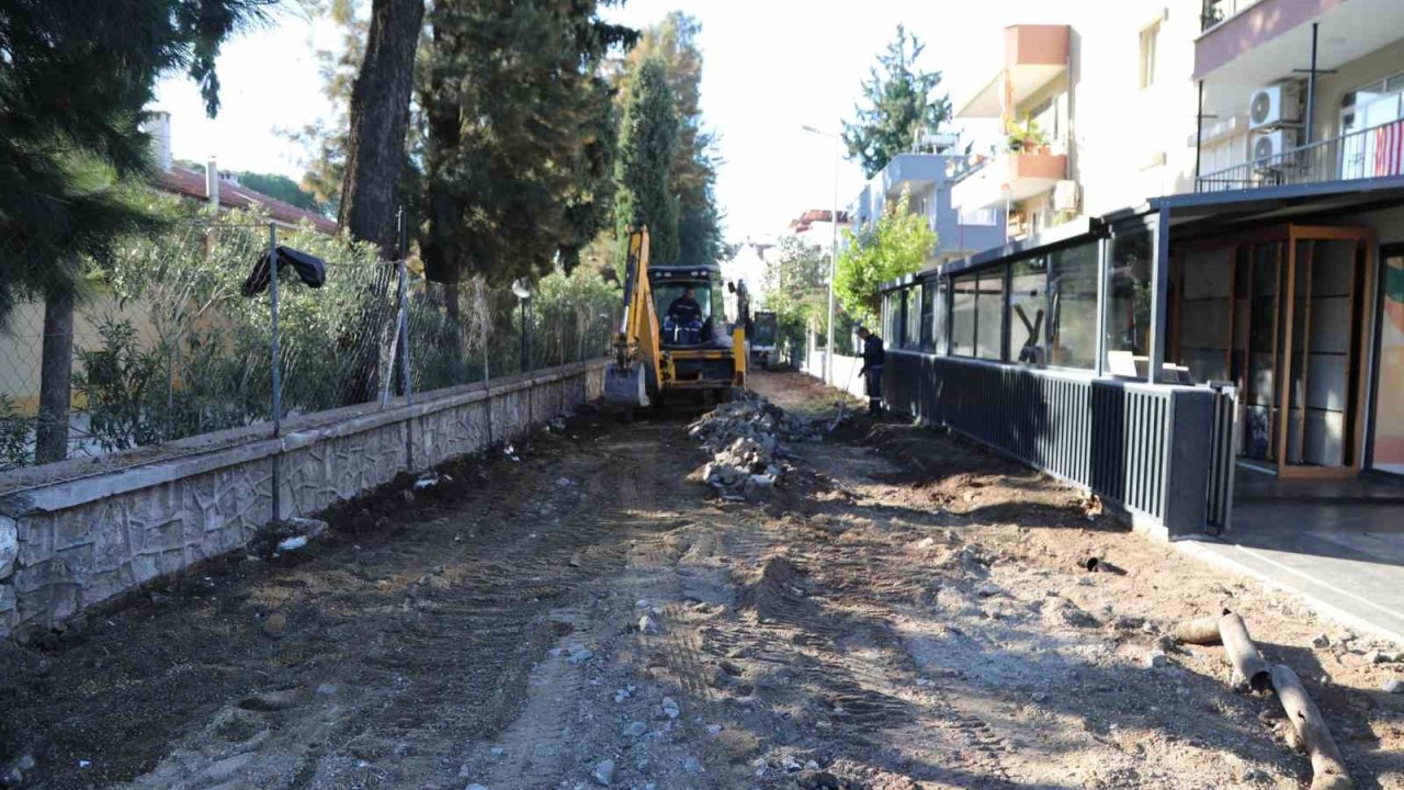 Marmaris’te belediyenin ilçe merkezinde çalışmaları sürüyor