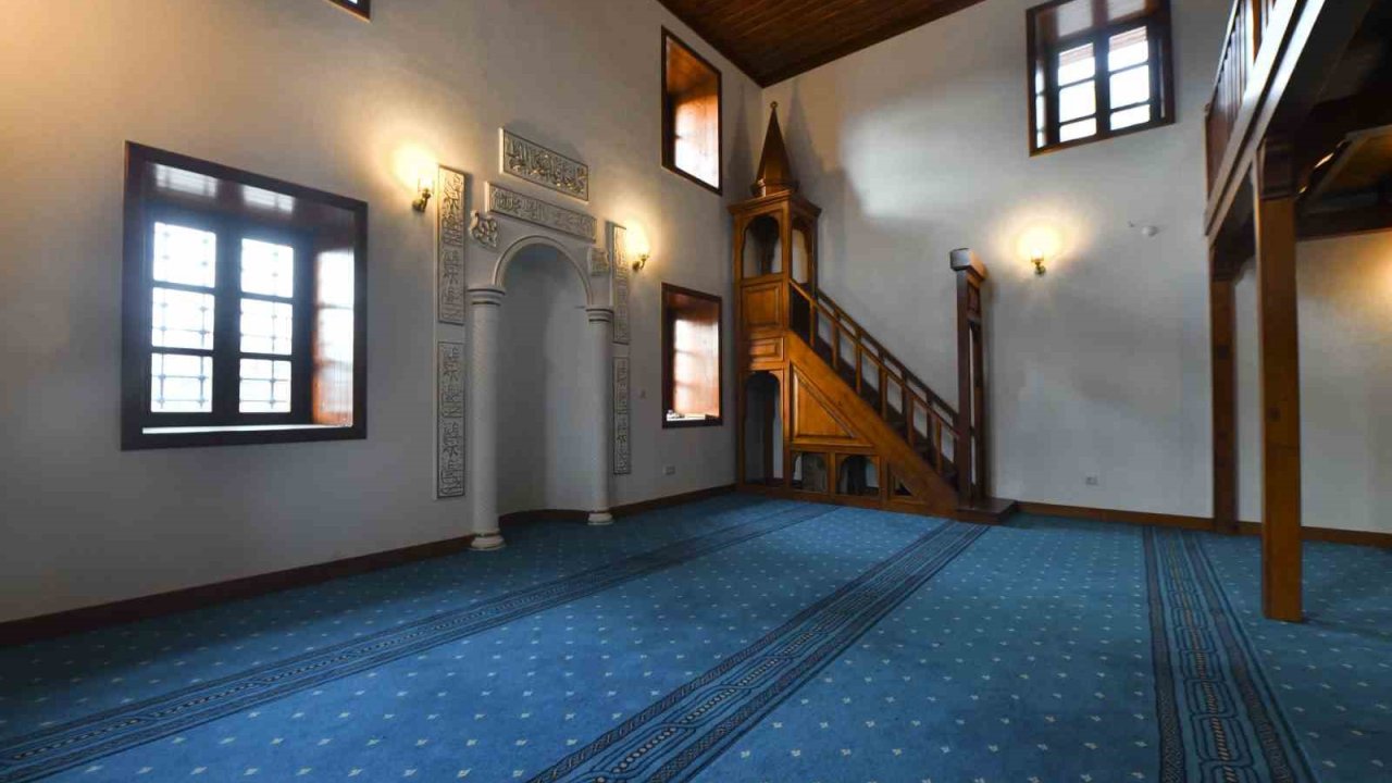 Ankara’da ahşap serenli minaresiyle dikkat çeken Hamidiye Camii aslına uygun olarak yeniden inşa edildi