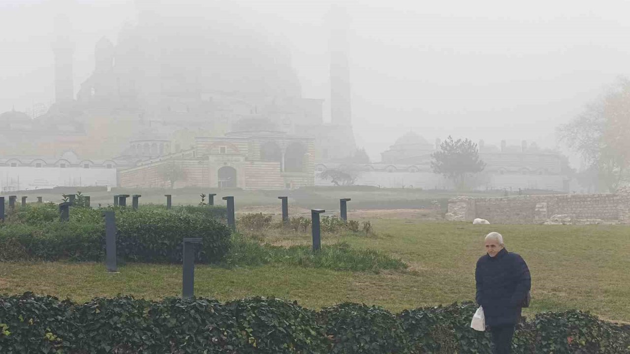 Edirne’de sis etkili oldu, Selimiye gözden kayboldu