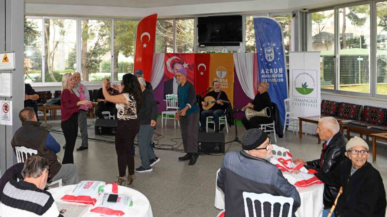 Türk Sanat Müziği Korosu, huzurevi sakinleri için söyledi