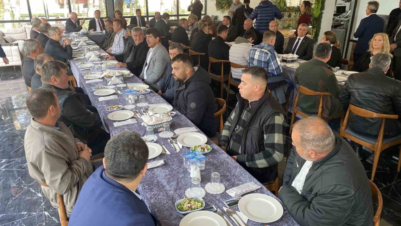 Bir araya gelen başkanlar muhtarların istek ve taleplerini dinledi