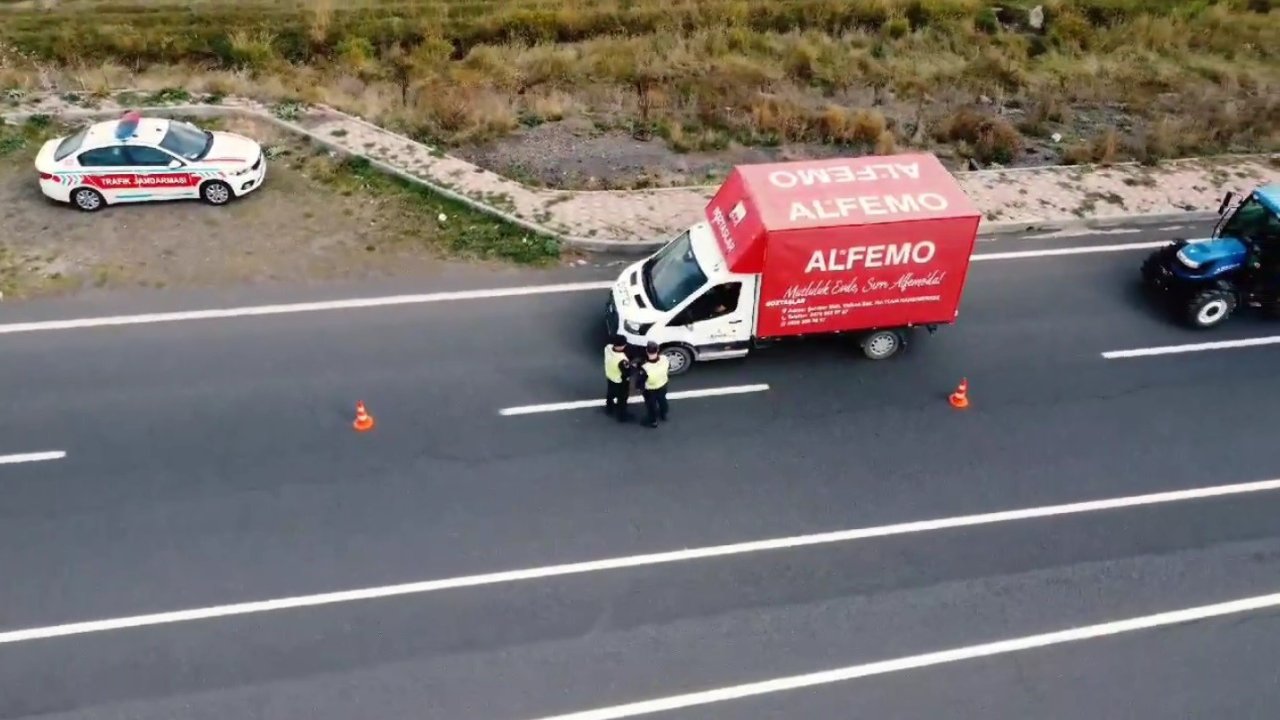 Arpaçay’da polis ve jandarma kuş uçurtmuyor