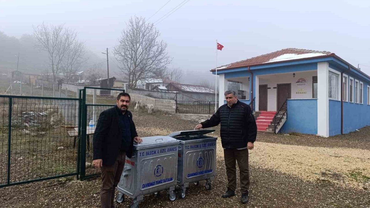 Bozüyük’te köylere çöp konteyneri dağıtıldı