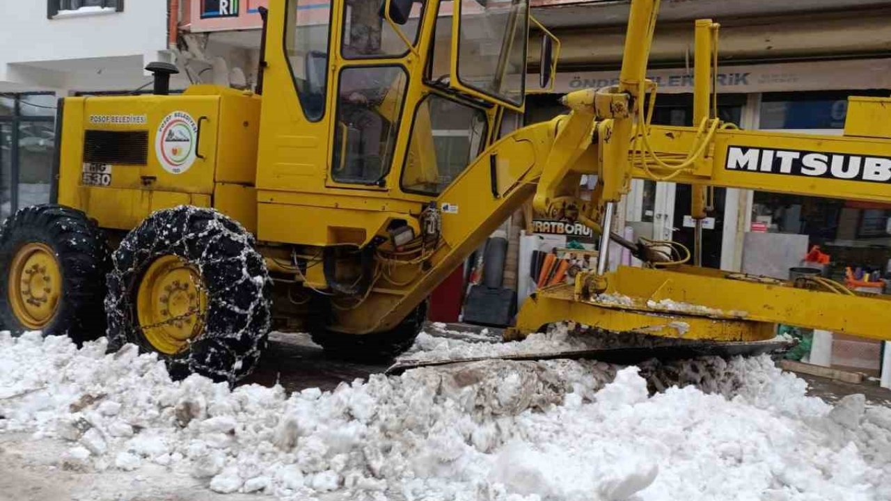 Posof ilçesinde karla mücadele çalışması başlatıldı