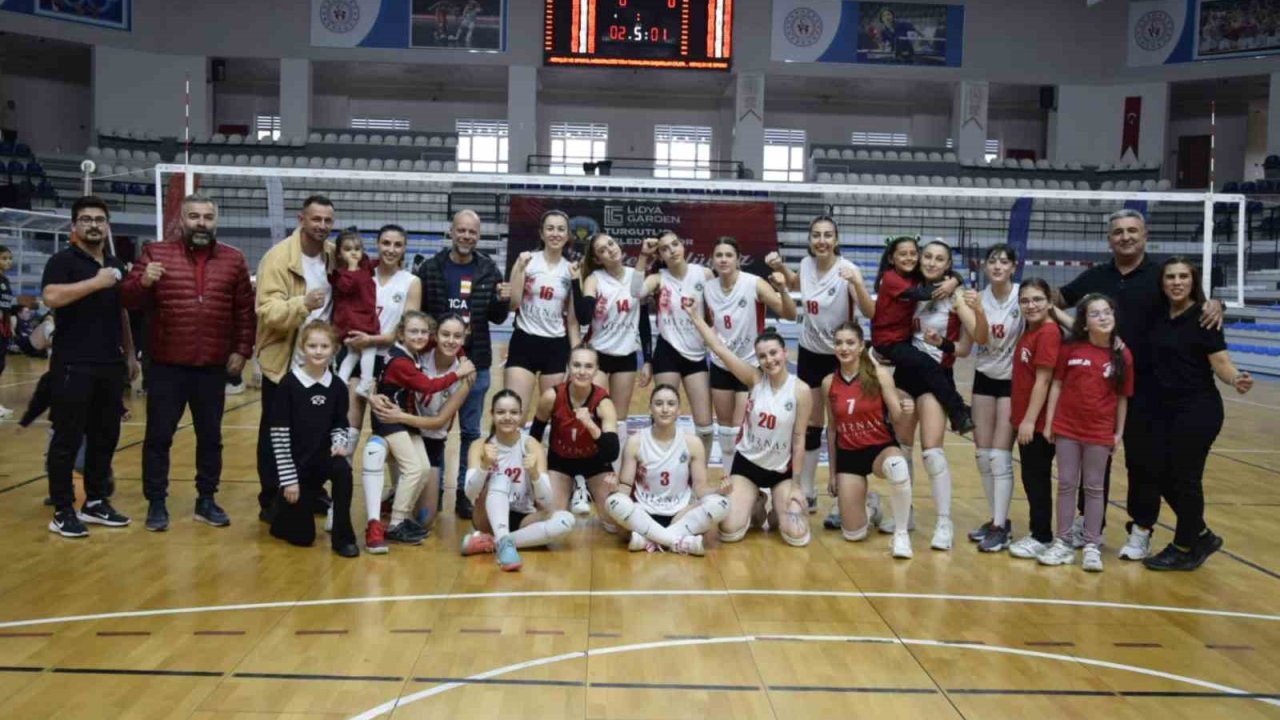 Turgutlu Kadın Voleybol Takımı rakibine geçit vermedi