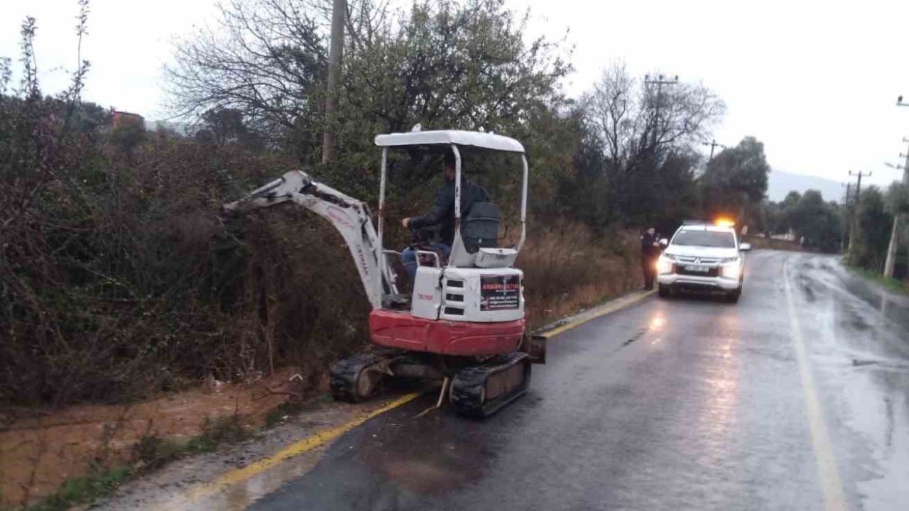 Yağmur nöbetindeki ekiplerden anlık müdahaleler