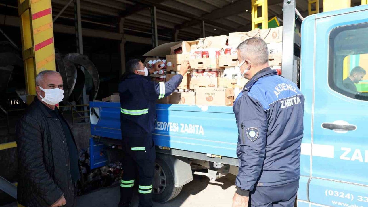 Mersin’de son kullanma tarihi geçmiş 4 bin 700 şişe ketçap ve mayonez ele geçirildi