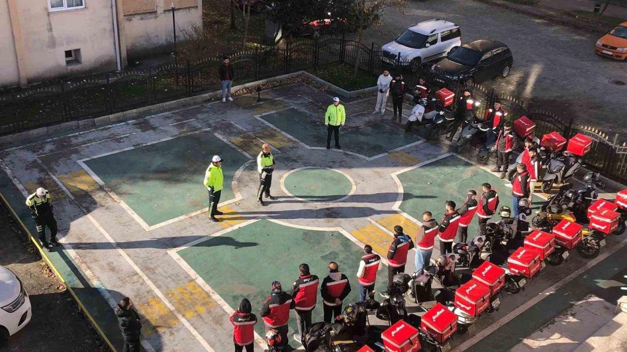 Trafik güvenliği için motokuryelere eğitim verildi