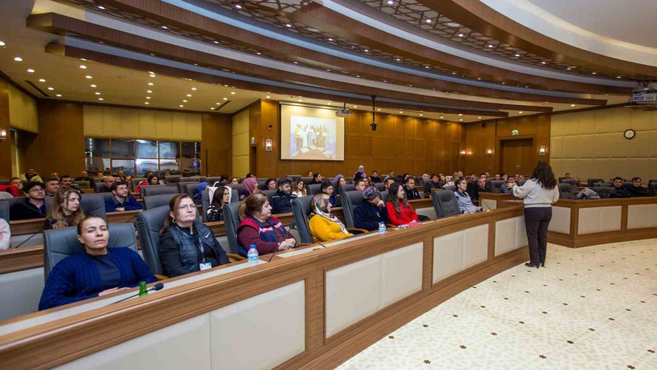 Personele emzirme ve anne sütünün önemi farkındalık eğitimi