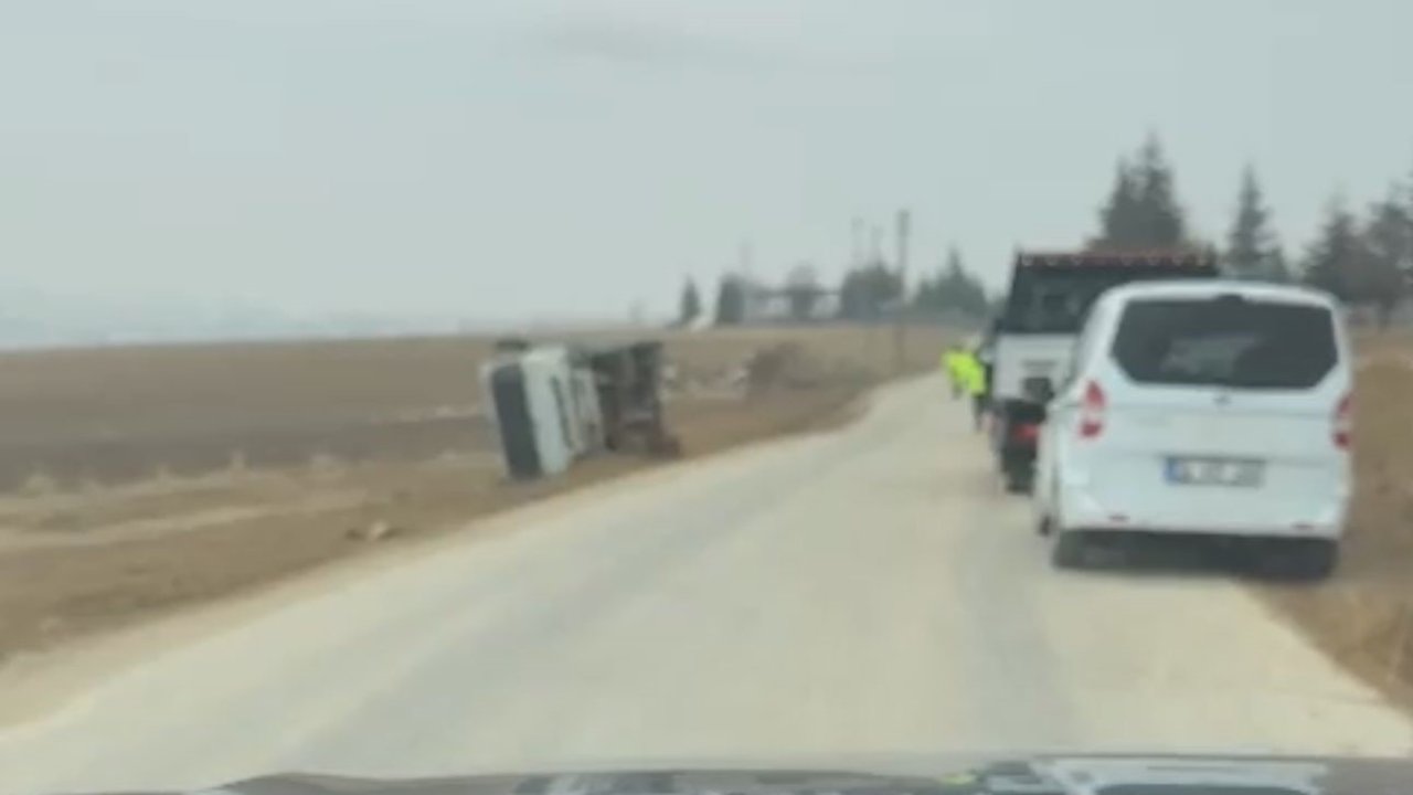 Elazığ’da araç yan yattı