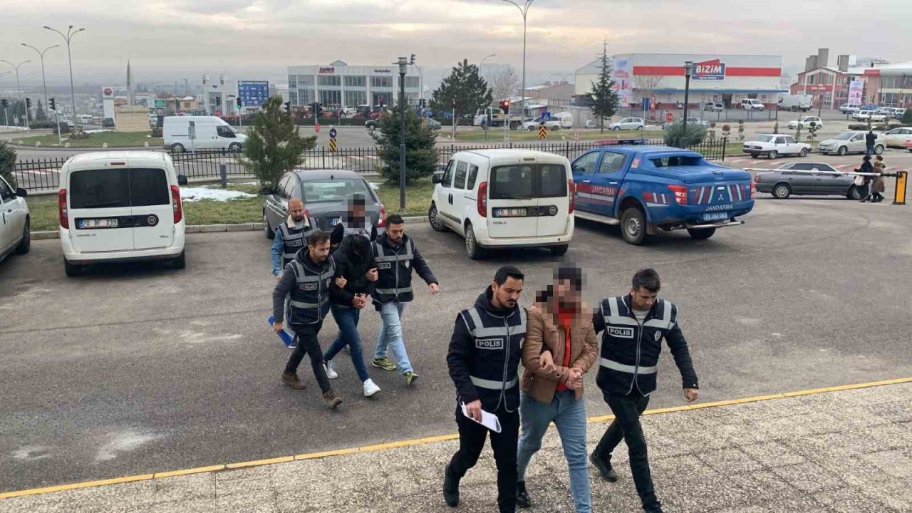 Karaman’da 3 kişi dolandırıcılıktan tutuklandı