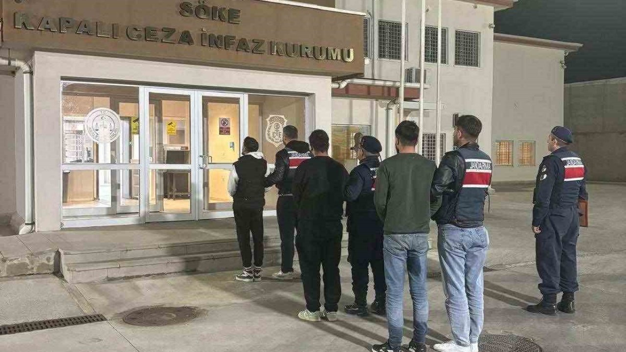 Kuşadası’nda 23 düzensiz göçmen ve 3 organizatör yakalandı