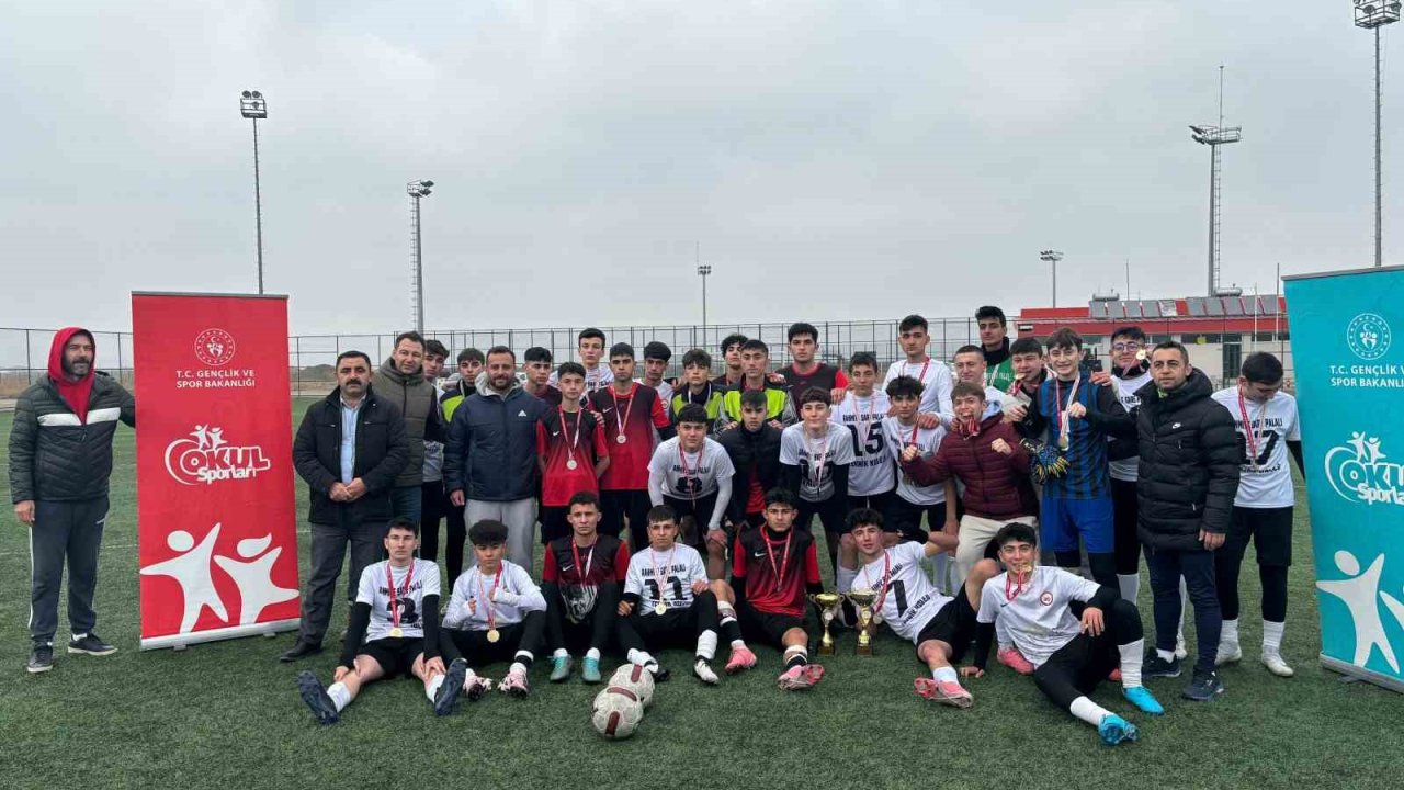 Okul Sporları futbol genç erkekler müsabakaları sona erdi