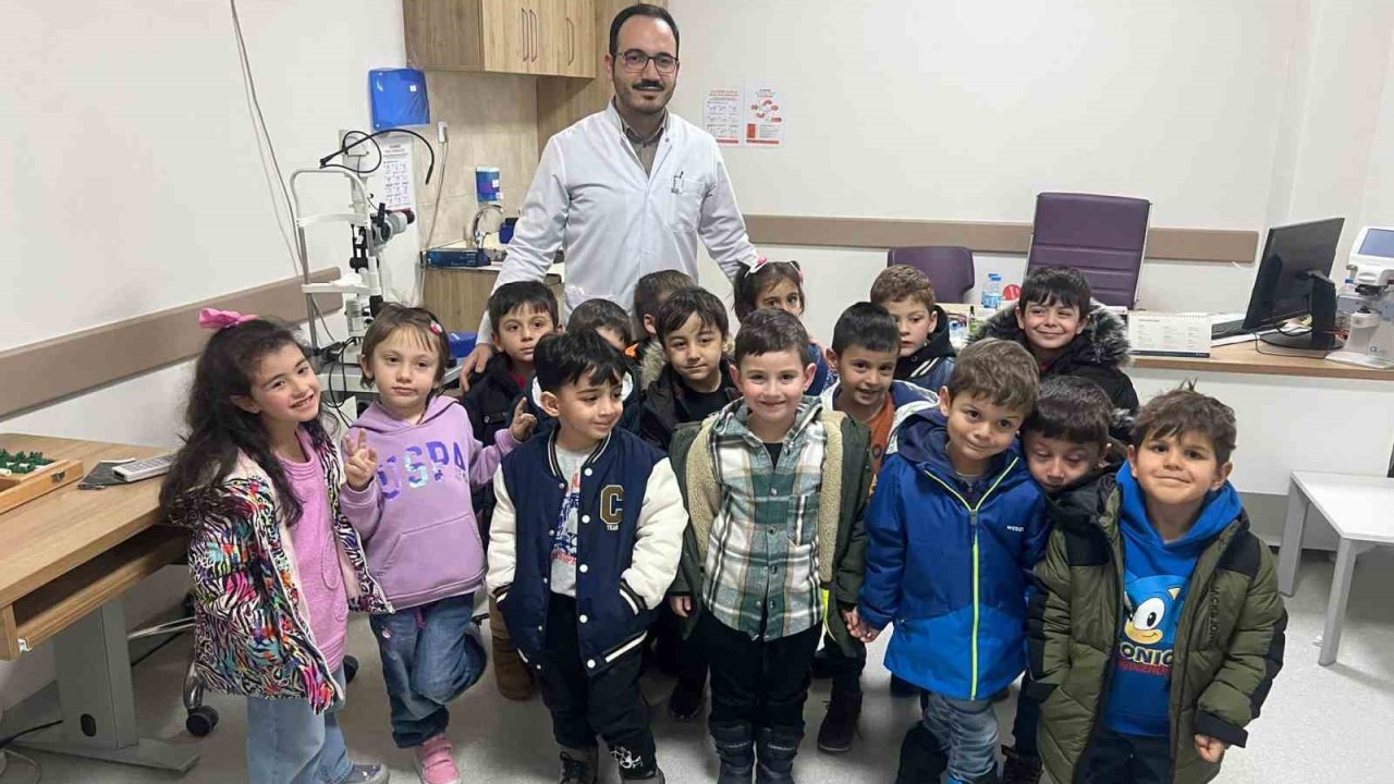 Anaokullu minikler hastane ve doktor korkularını hastaneyi gezerek yendiler