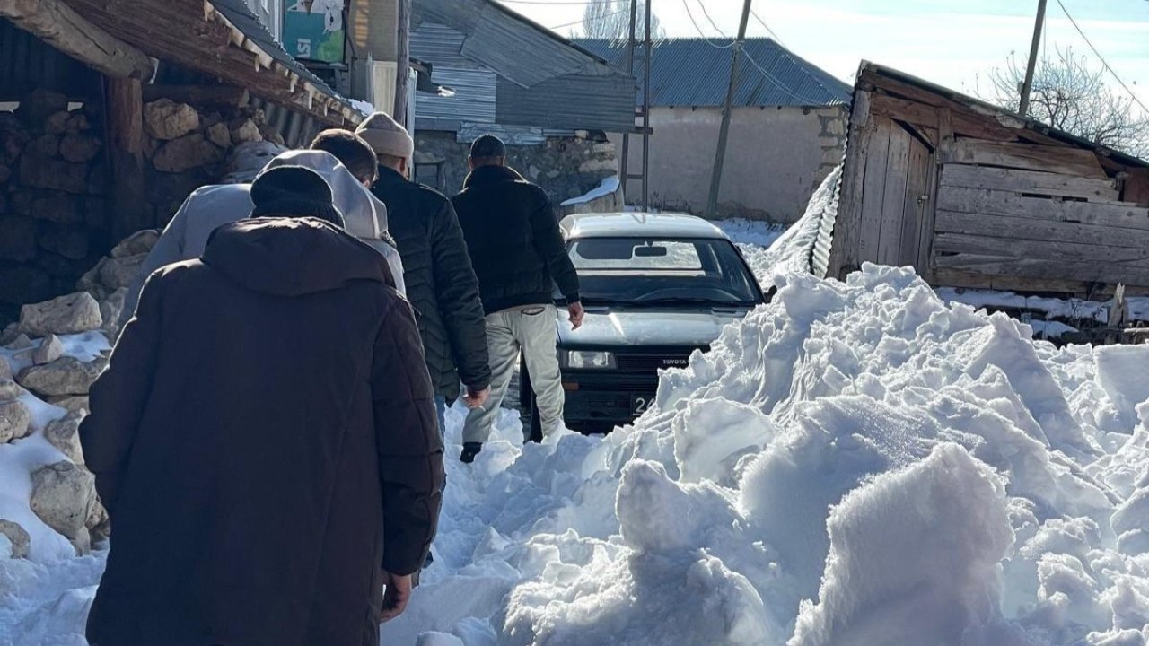 Yoğun kara rağmen görevini yerine getiren ekipler takdir topladı