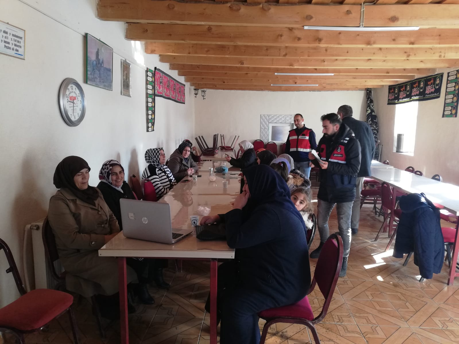 Akyaka'da anne ve anne adaylarına yönelik seminer verildi