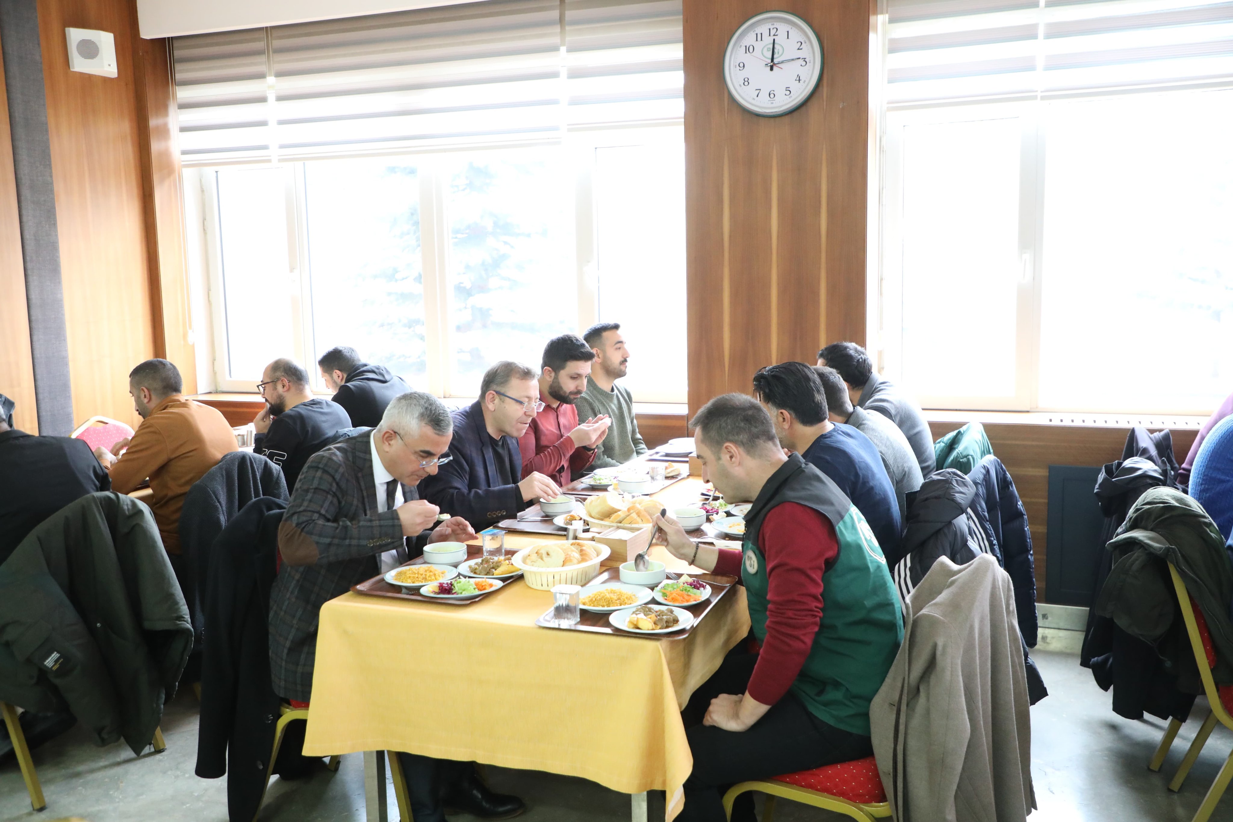 Kars Valisi Ziya Polat, DSİ Kurum personeli ile bir araya geldi.