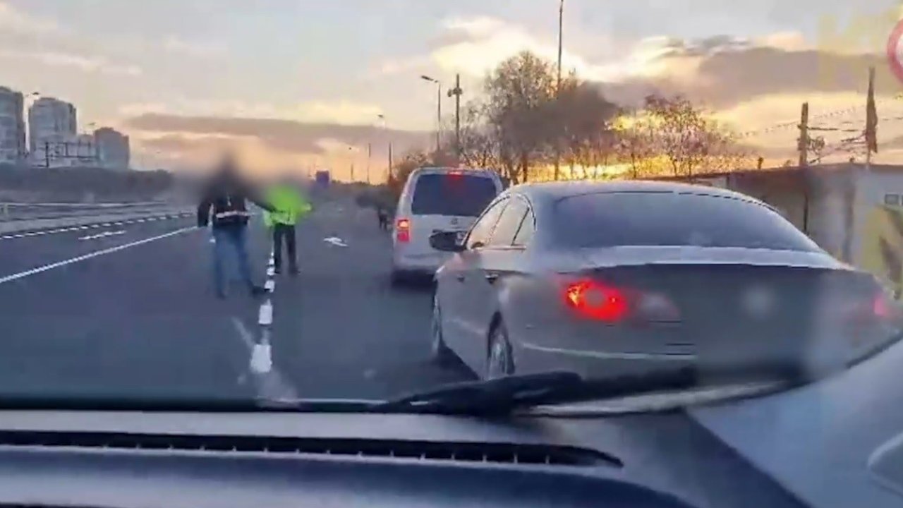 Polisin durdurduğu araçtan 20 ruhsatsız silah çıktı