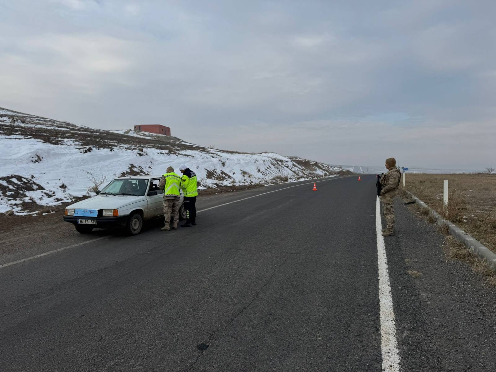 Kars’ta Trafik Denetiminde 8 Araç Trafikten Men Edildi