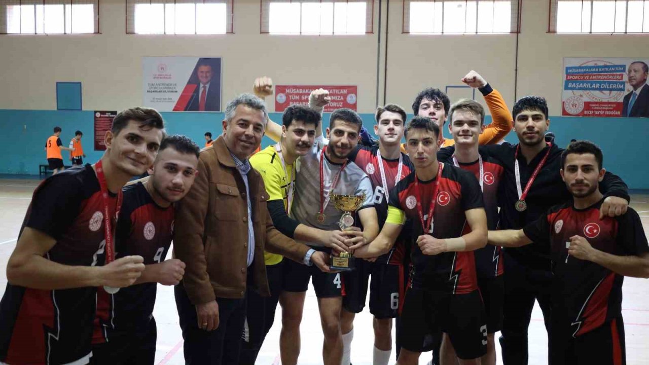 Yurt Lig voleybol ve futsal erkekler müsabakaları Manisa’da tamamlandı