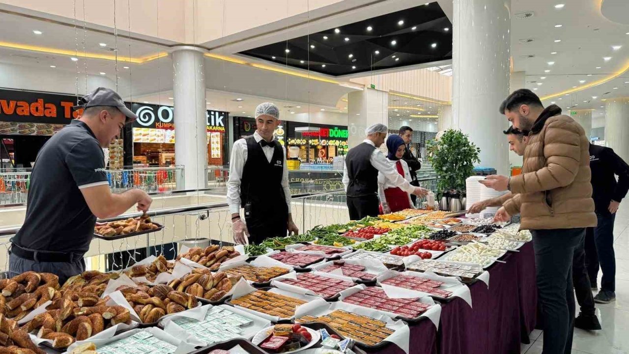 Mardian Mall çalışanlarını kahvaltıda buluşturdu