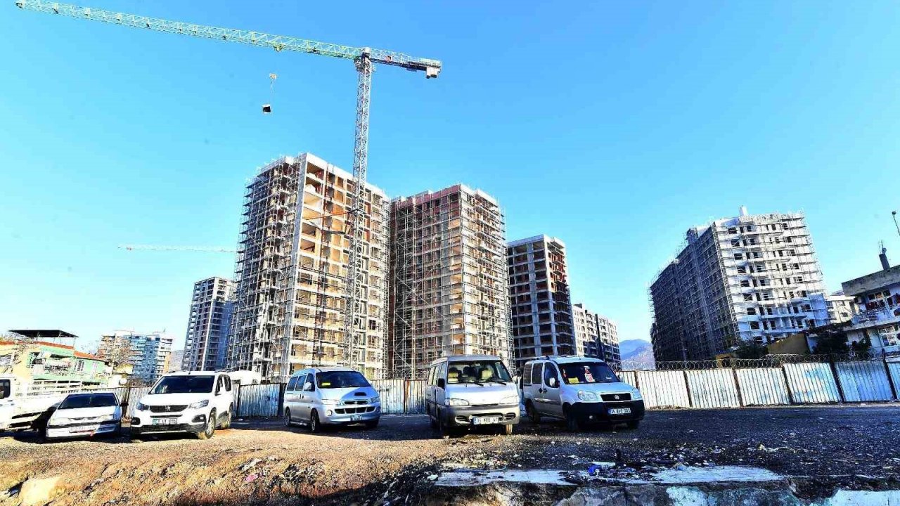 İzmir’de kentsel dönüşüm proje alanları kooperatiflerden teslim alındı