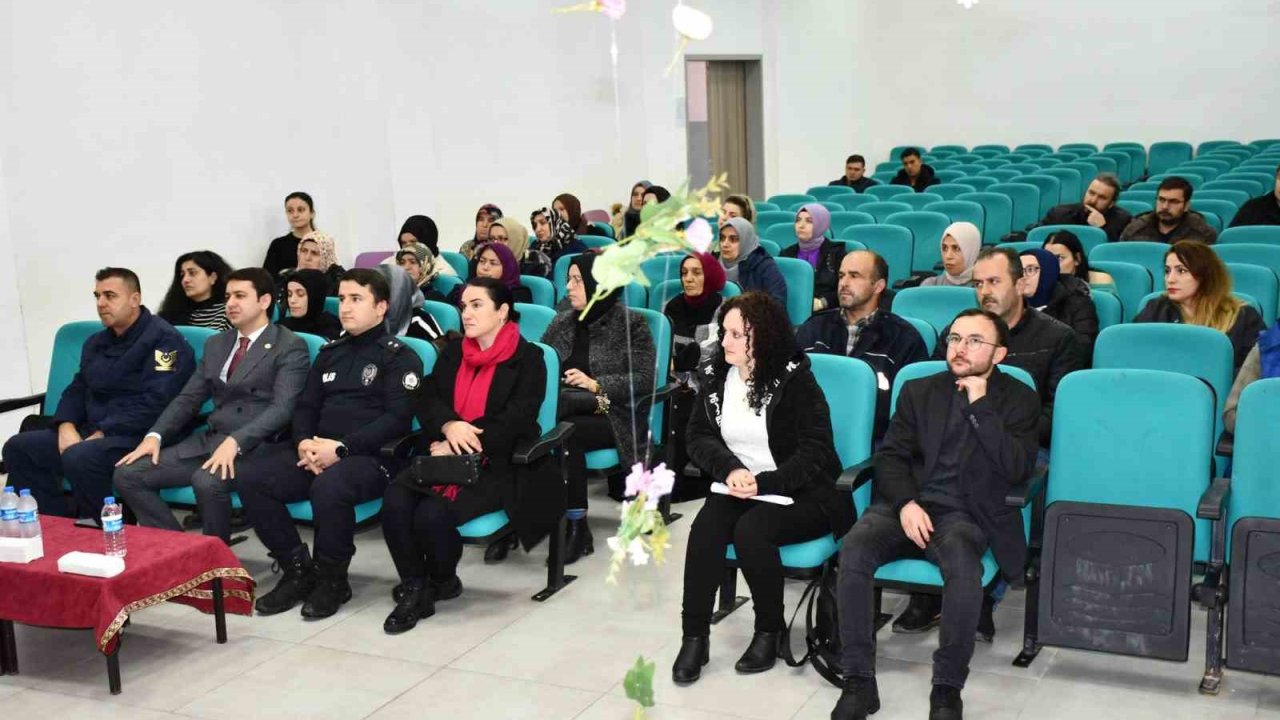 Türkeli’de “En İyi Narkotik Polisi Anne” semineri