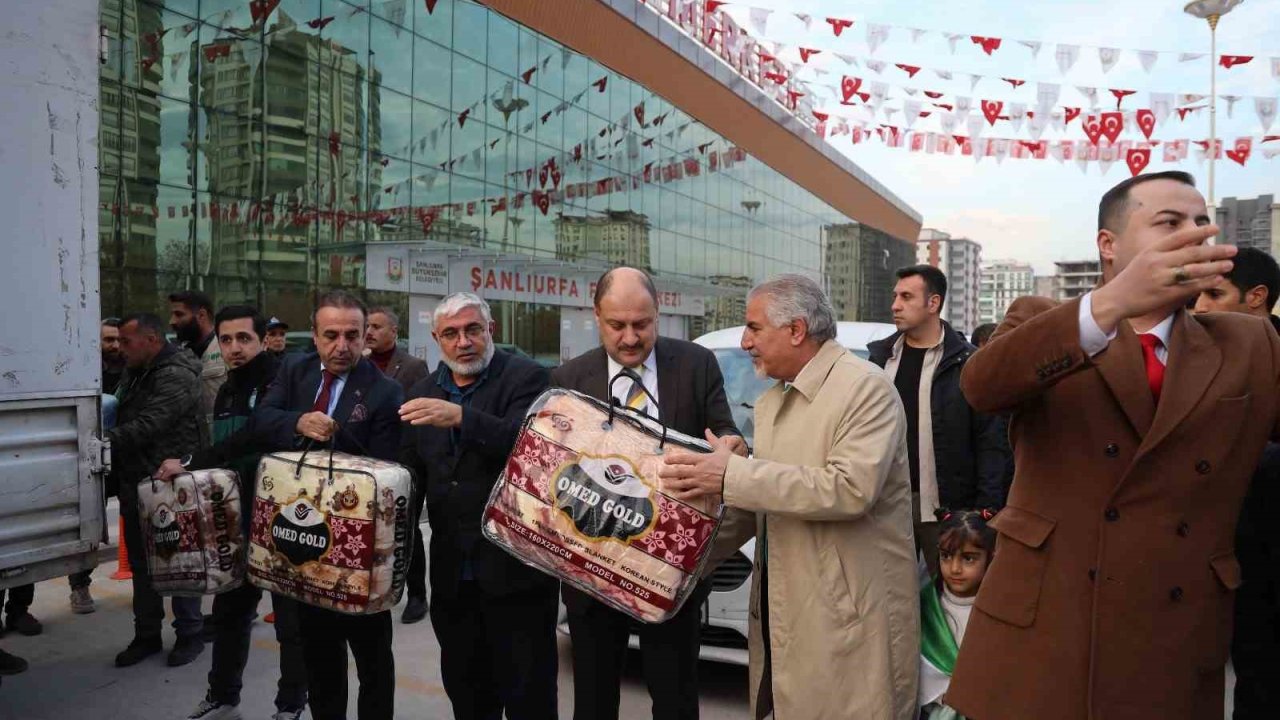 Şanlıurfa’dan Suriye’ye 5 tır yardım dualarla gönderildi