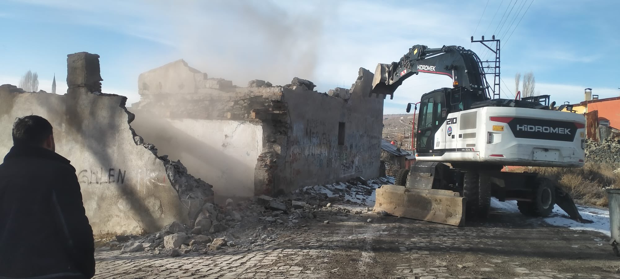 Kars Belediyesi’nden Kaleiçi Mahallesi’nde ''Metruk Bina'' çalışması!