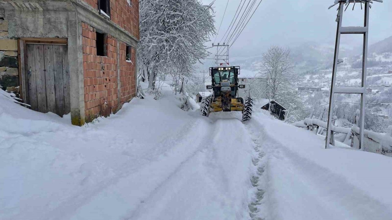 Trabzon’da 168 mahalle yolu kar nedeniyle ulaşıma kapandı