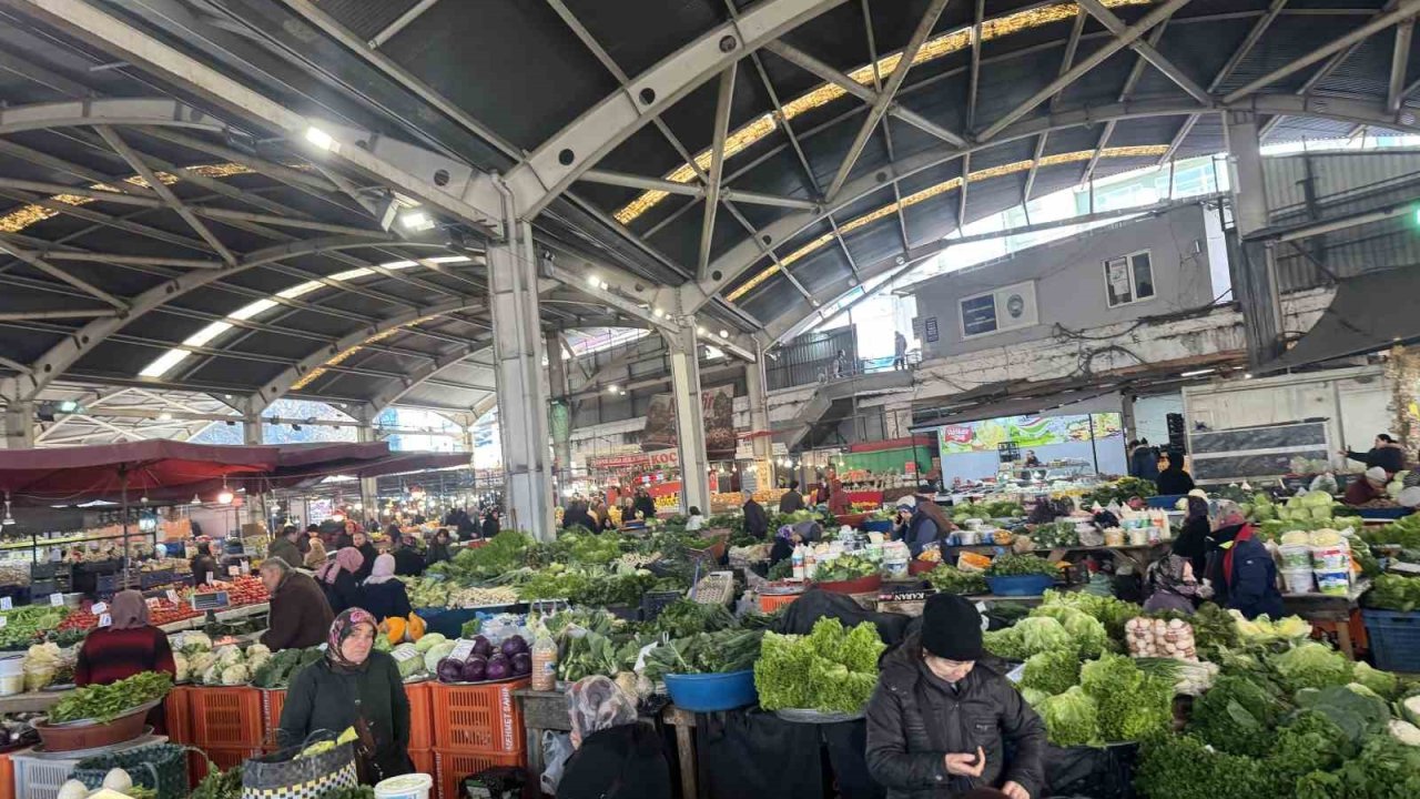 Halk pazarında fiyatlar aynı kaldı