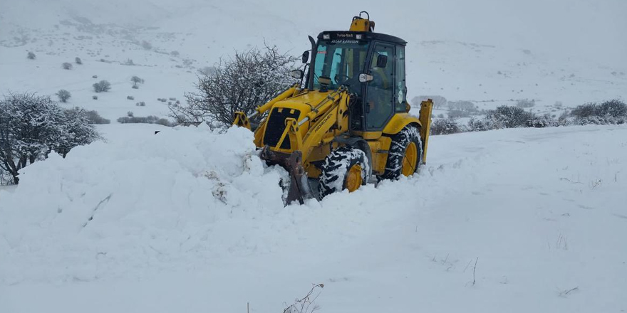 Kars'ta kapalı kara yolu açıldı