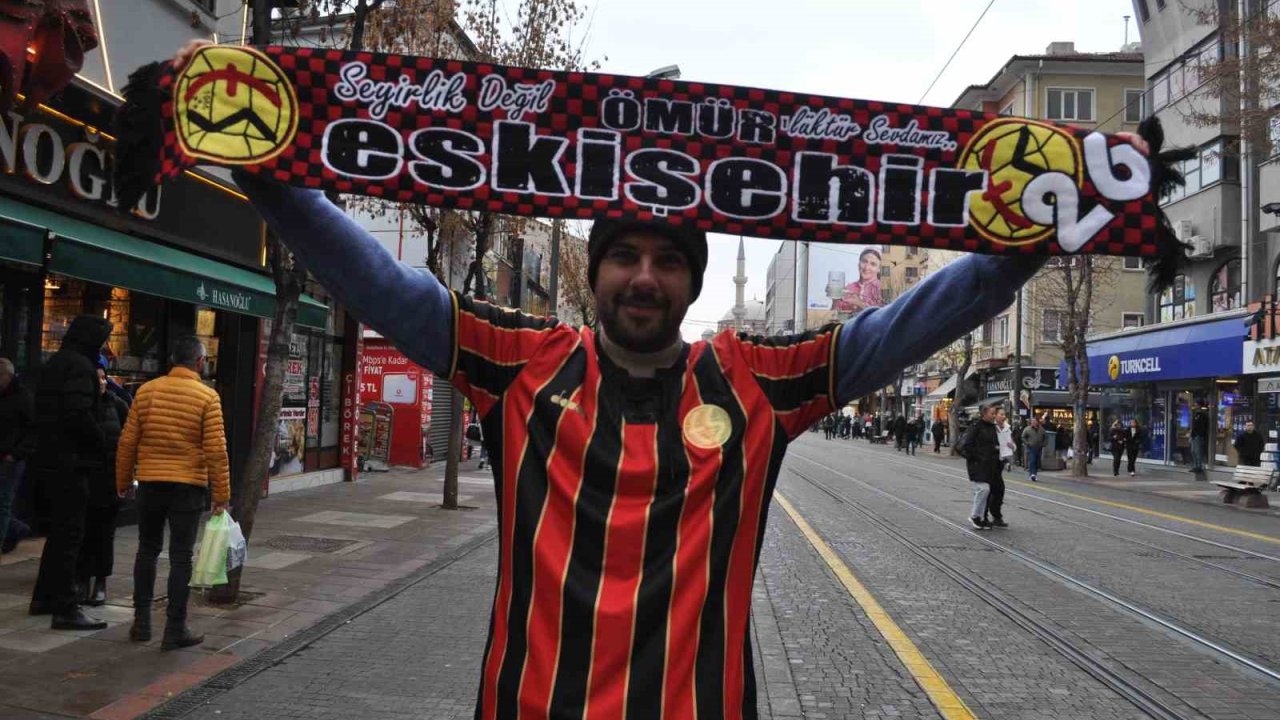 Eskişehirspor’un kritik maçını izlemek için İzmir’den geldi