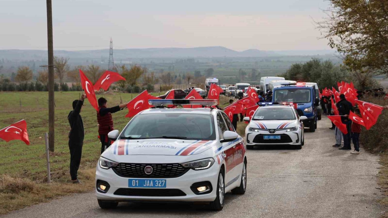 Adana şehidini dualarla uğurladı