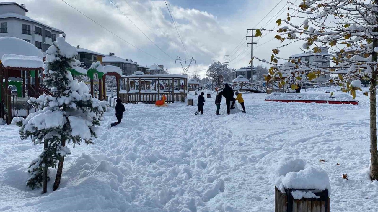 Bolu’da 4 ilçede kar tatili