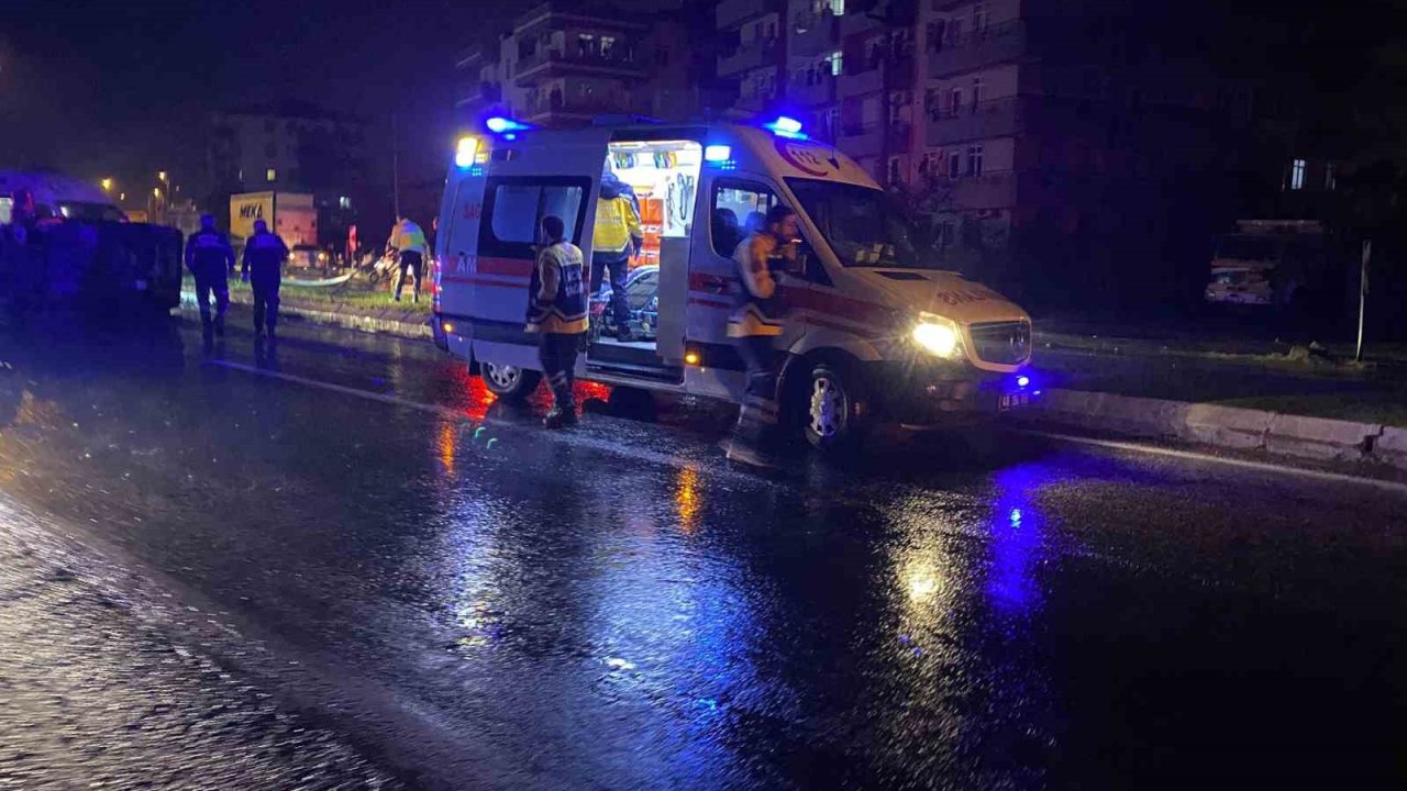 Milas’ta direğe çarpan otomobil takla attı: 2 yaralı