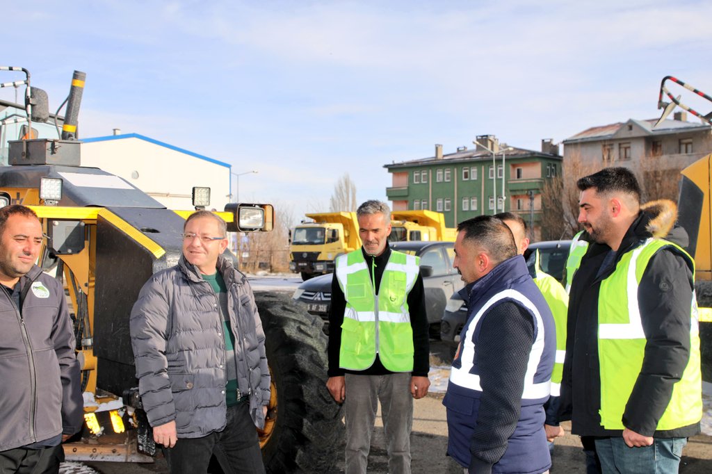 Kars Valisi Ziya Polat İl Özel İdaresi'ni Ziyaret Etti