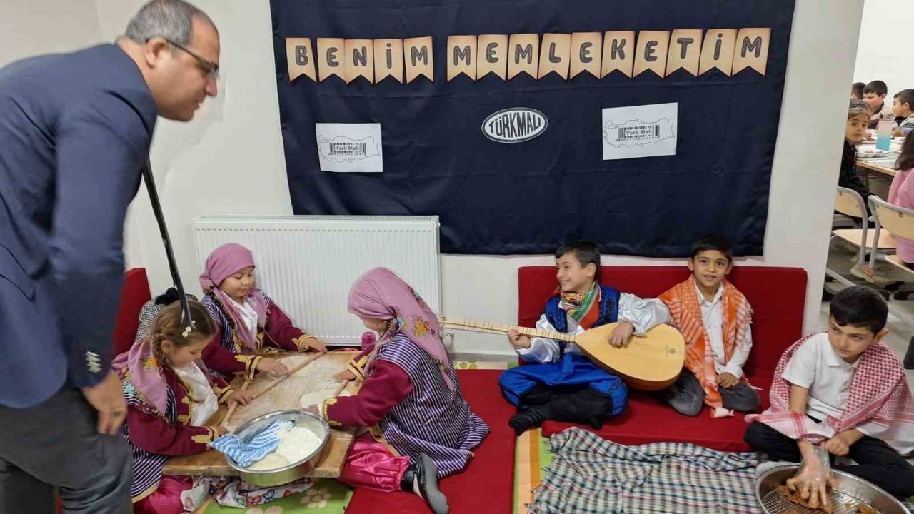 İlkokul öğrencileri geleneklere uygun Yerli Malı Haftası’nı kutladı