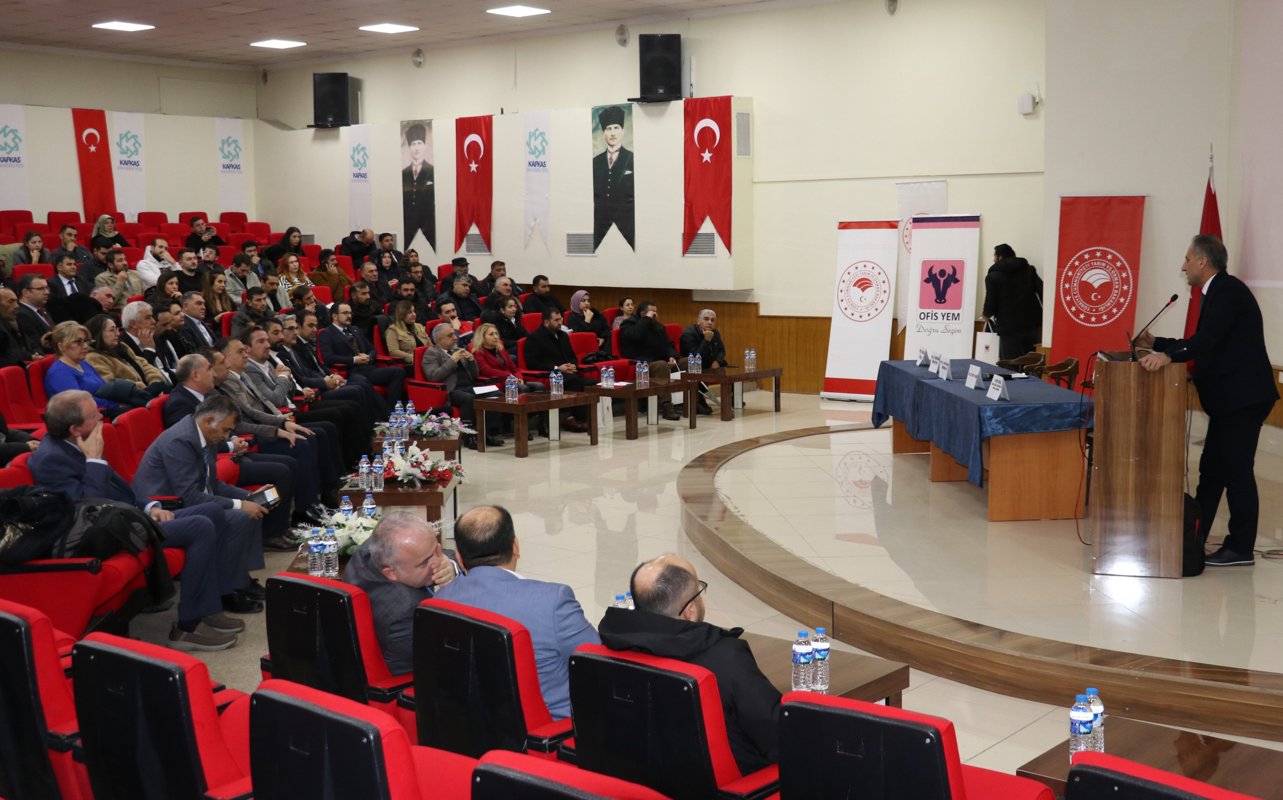 Kars’ta “İneklerde Döl Verim Problemleri ve Buzağı Ölümlerinin Engellenmesi” Çalıştayı Düzenlendi