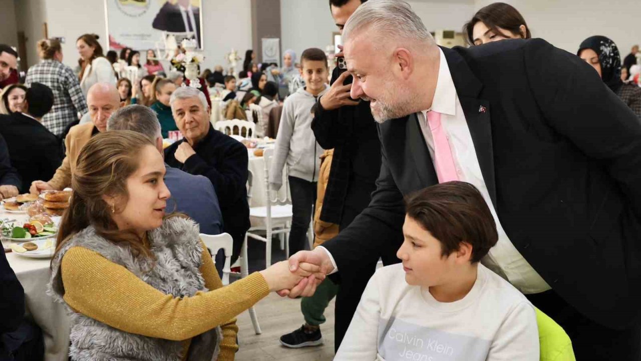 Menemen’de özel çocuklarla çok özel kutlama