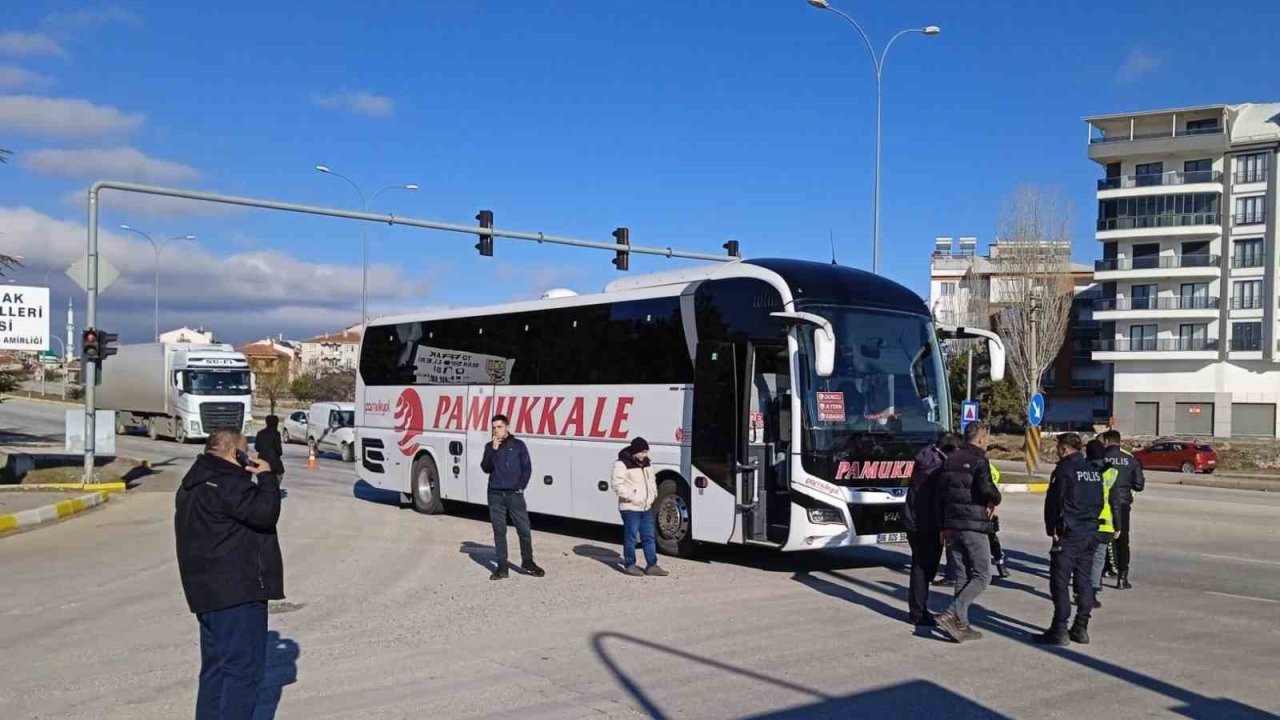 Otobüsün çarptığı yaya 5 günlük yaşam mücadelesini kaybetti.