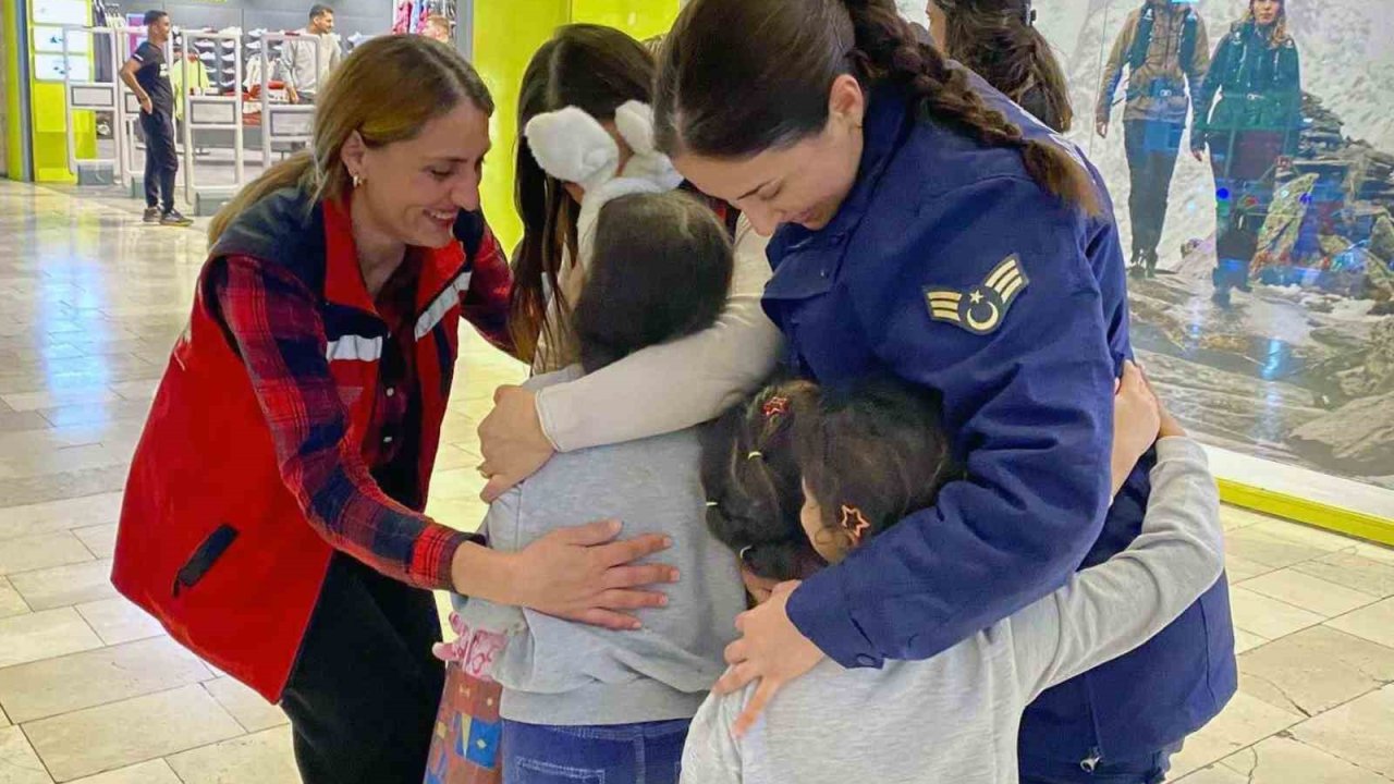 Jandarmadan Bodrum’daki koruma altında kalan çocuklarla etkinlik