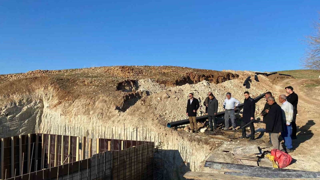 Kaymakam Partal, deprem konutlarını yerinde inceledi