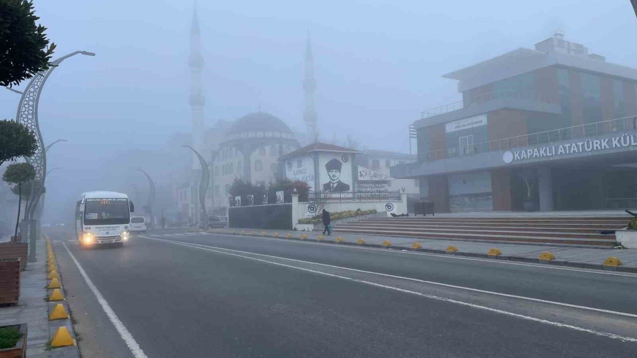 Gece saatlerinde başlayan sis etkisini sürdürüyor