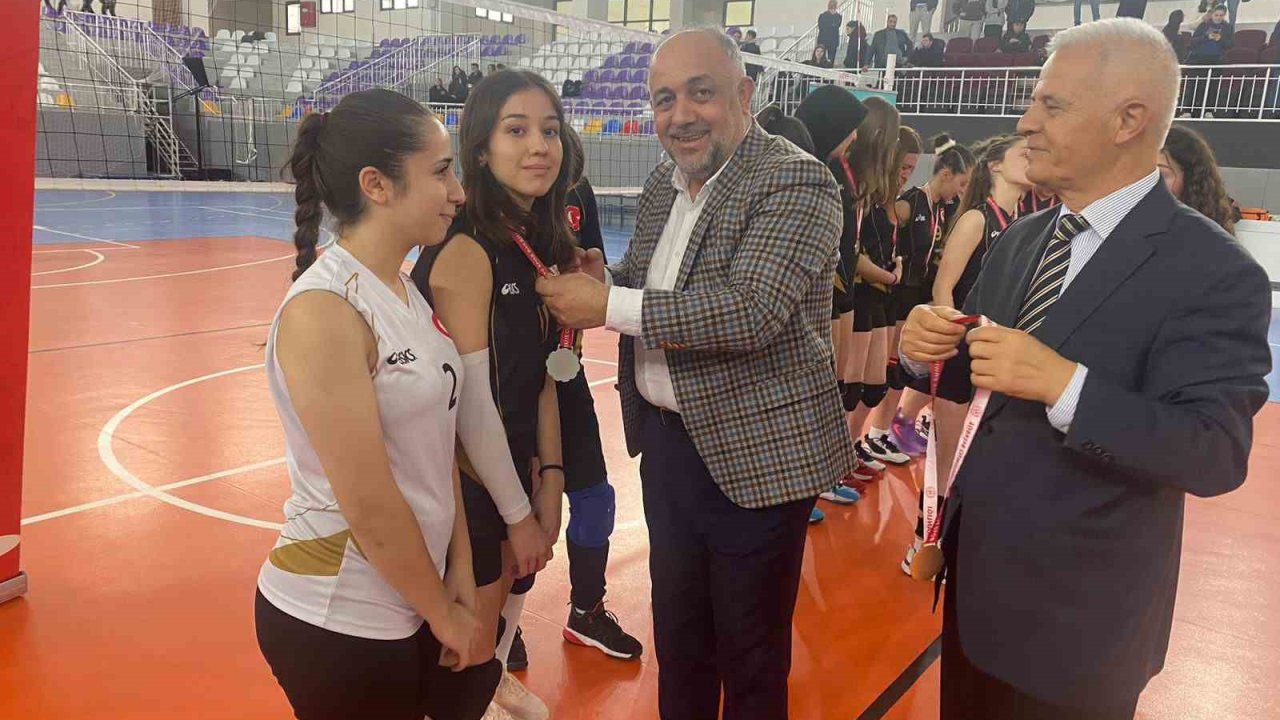 Genç Kızlar Voleybol Müsabakaları tamamlandı